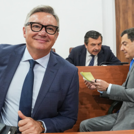 El vicepresidente Gavira (Vox) junto al presidente de la Junta, Moreno Bonilla.