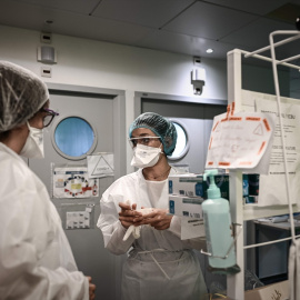 Médicos en un hospital de Francia, en una foto de archivo.