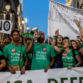 Imagen de archivo de decenas de personas durante la concentración con motivo de la huelga en educación.