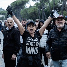 Imagen de estudiantes protestando en la ciudad de Tirana.