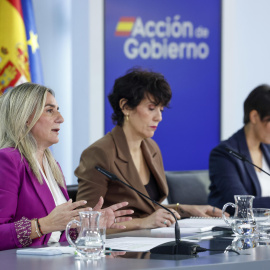 Las ministras Milagros Tolón, Elma Saiz e Isabel Rodríguez, durante la rueda de prensa posterior a la reunión del Consejo de Ministros, este martes en el Palacio de la Moncloa, en Madrid