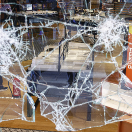 Tienda afectada por los disturbios de Barcelona del 24 de octubre de 2026.