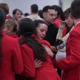 EuropaPress_7876973_decenas_personas_minuto_silencio_victimas_accidente_urda_estacion_sants_29