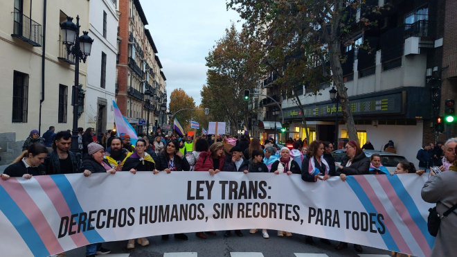 El colectivo LGTBI se manifiesta contra las enmiendas del PSOE a la ley ...