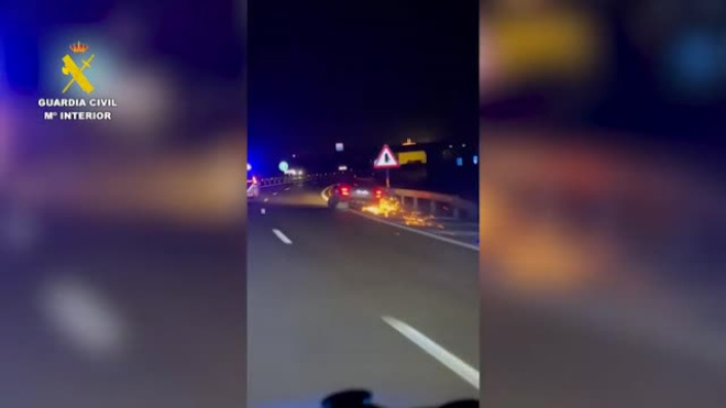 Detenidos el conductor de un coche por circular sin una rueda y un ...