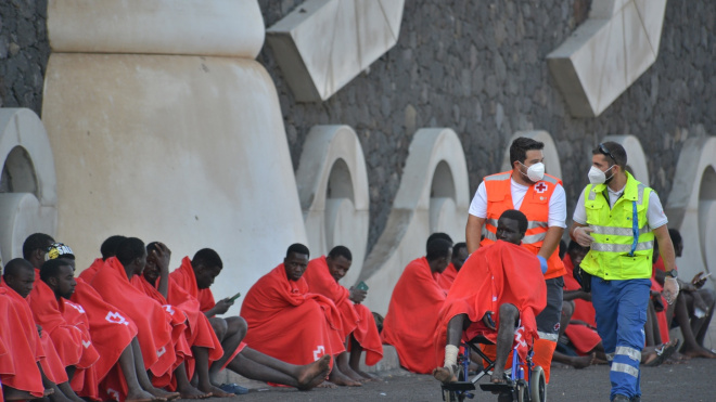 Los migrantes llegados a Canarias rozan las cifras de 2006 y Marlaska ...