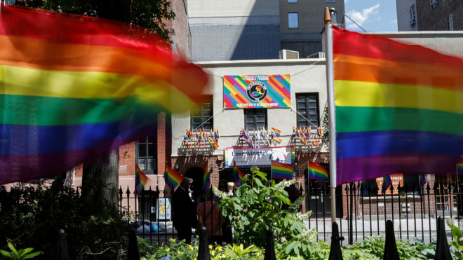 El Gobierno de Trump acepta reinstalar la bandera LGTBIQ+ en el Monumento Nacional Stonewall dos meses después de retirarla