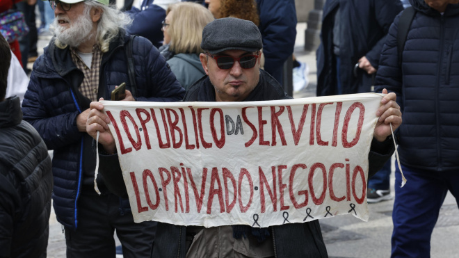 Miles de personas salen a la calle en Madrid contra la "privatización ...