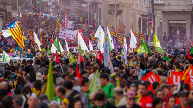 Movilización histórica del sector educativo catalán para exigir mejores condiciones laborales: "Basta ya" 

✍️Por @ona_falco
