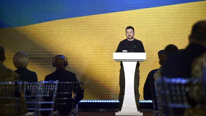 "Es la primera vez que escucho esto", ha afirmado el presidente ucraniano sobre la convocatoria de elecciones y un referéndum sobre un posible acuerdo de paz con #Rusia
