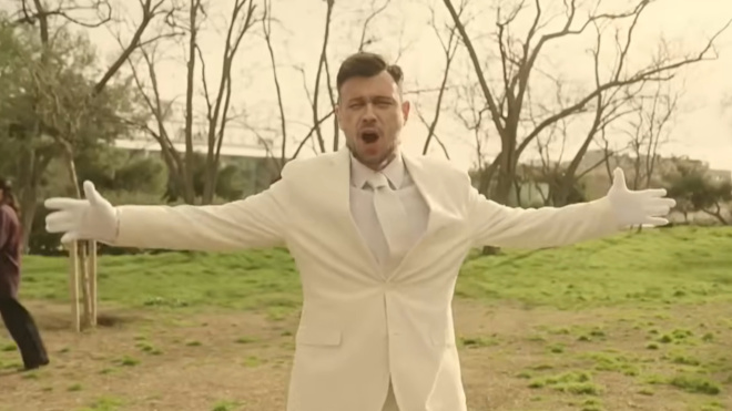 'Polònia' convierte a Gabriel Rufián en Bad Bunny en una parodia sobre su supuesta gira de contactos con izquierda 

Vía @Tremending