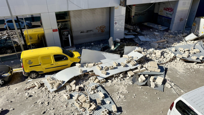 Caídas de árboles, problemas de movilidad y varios heridos: el impacto del temporal de viento en #Catalunya