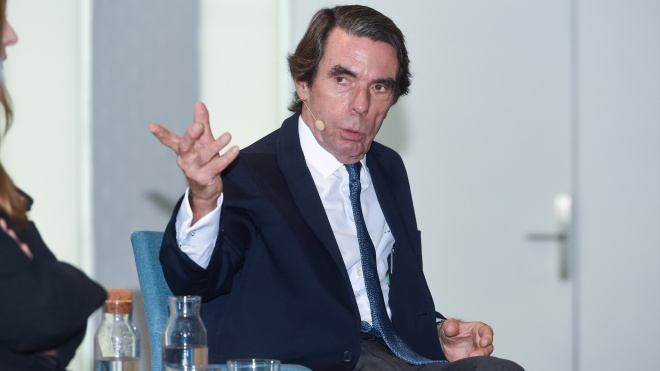 #Aznar carga contra Albares por vincularlo a Epstein con "insinuaciones calumniosas" y amenaza con los tribunalesAznar carga contra Albares por vincularlo a Epstein con "insinuaciones calumniosas"