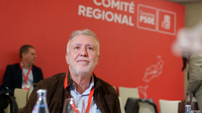 El ministro Torres sugiere a Felipe González que reflexione por qué sigue en el #PSOE y le recuerda que él no es un "militante cualquiera"