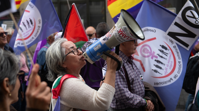 Becarios contra pensionistas: así se construye el falso relato de que la brecha generacional explica la desigualdad | Público