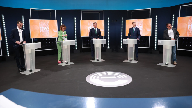 Un sondeo de la Junta deja al PP de Moreno Bonilla al borde de repetir mayoría absoluta y pronostica un 20% de votos para el PSOE