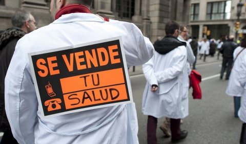 Una manifestación en defensa de la sanidad pública en Madrid en 2012.- EFE