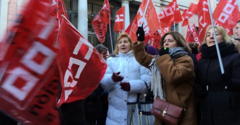 Dos meses trabajando sin cobrar: el calvario de las limpiadoras de una contrata de la Junta