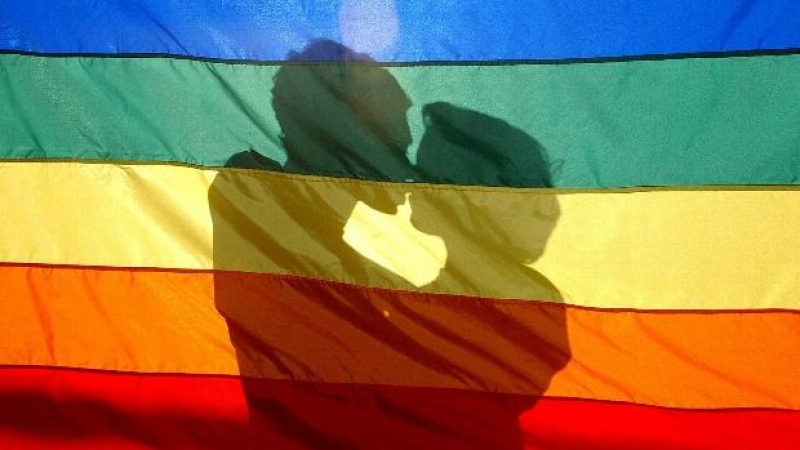 California se convierte en el segundo estado de Estados Unidos, después de Massachusetts, en permitir el matrimonio gay.