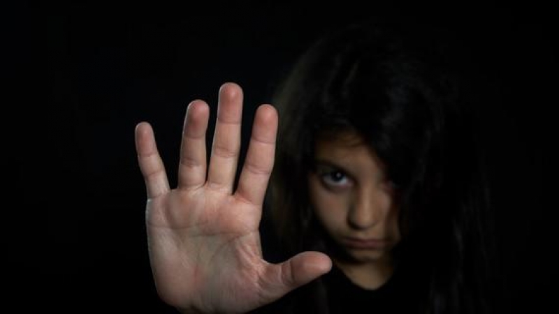 Entre un 10 y un 20% de la población occidental ha sido víctima de algún tipo de abuso sexual durante su infancia. / Fotolia