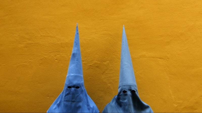 Penitentes durante la Semana Santa en Sevilla, España. REUTERS/Marcelo del Pozo