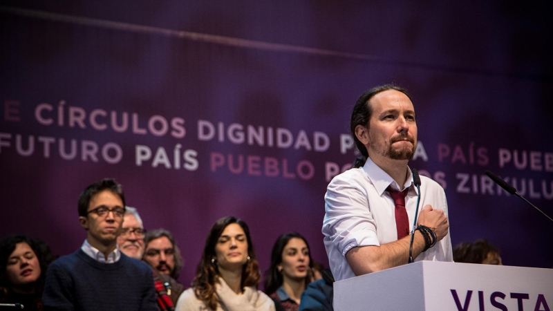 El líder de Podemos, Pablo Iglesias, en el escenario tras la proclamación de los resultados de las votaciones de la Asamblea Ciudadana Estatal de Vistalegre II. JAIRO VARGAS