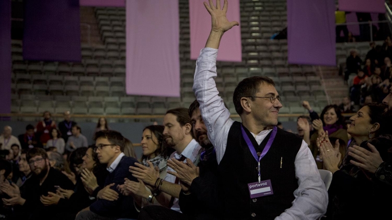 Juan Carlos Monedero saluda a las bases / JAIRO VARGAS