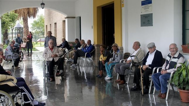 Detenidos los dueños de un geriátrico por quedarse con parte de las nóminas. EFE/Archivo