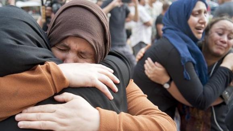 Dones musulmanes en acte de solidaritat amb les víctimes dels atemptats, a Ripoll