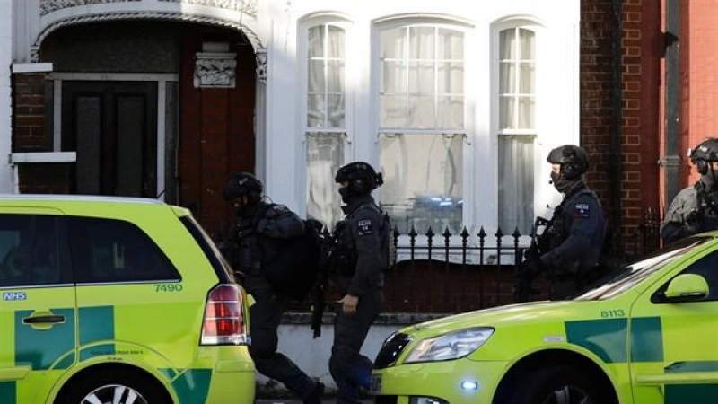 La Policía británica realiza labores de detención tras el atentado de Parson's Green en Londres. REUTERS/Archivo.