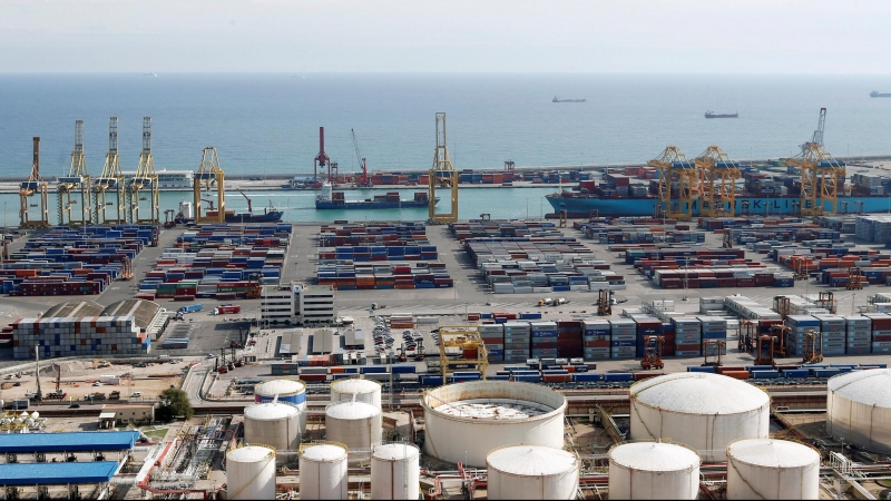 Vista de la terminal de carga del Puerto de Barcelona. REUTERS/Albert Gea