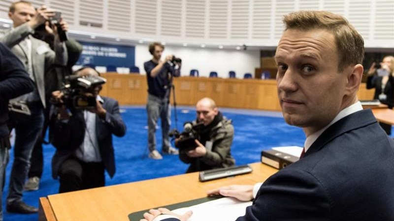 El bloguero, activista anticorrupción y líder opositor ruso Alexéi Navalni, en el Tribunal Europeo de Derechos Humanos de Estrasburgo (Francia). EFE/ Patrick Seeger