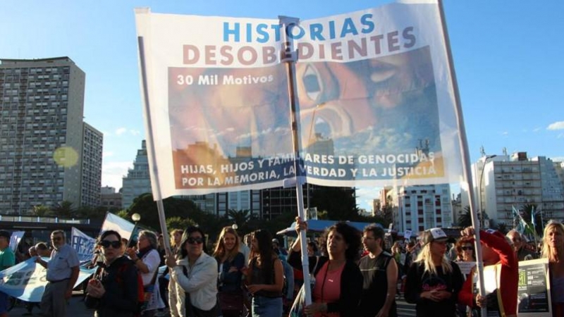 Marcha de repudio contra la prisión domiciliaria al genocida Etchecolatz. Enero de 2018. Mar del Plata.