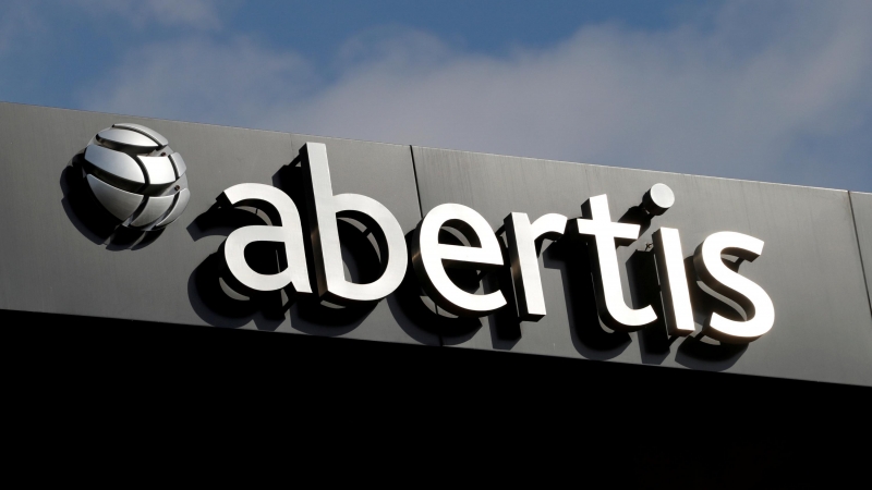 El logo de Abertis, en su sede en Barcelona. REUTERS/Eric Gaillard