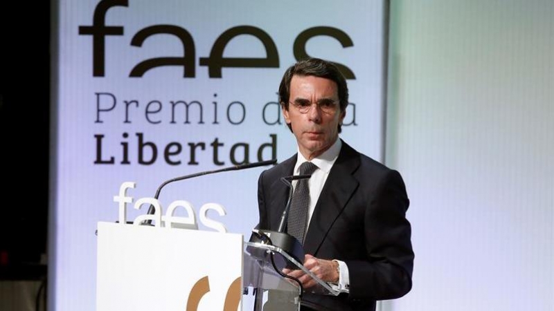 El presidente de la Fundación FAES y expresidente del Gobierno José María Aznar, durante su intervención en la entrega del VIII Premio FAES. EFE/JuanJo Martín