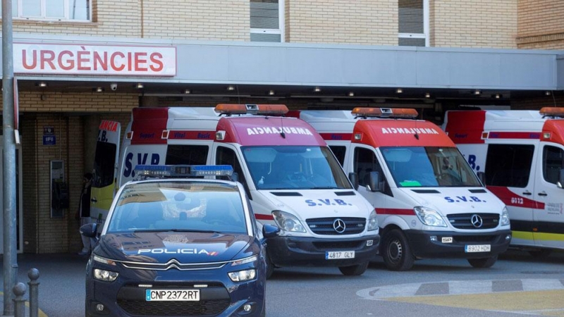 Vista general de la puerta de entrada del Hospital General de Castellón donde fueron ingresados el acusado y la víctima. EFE