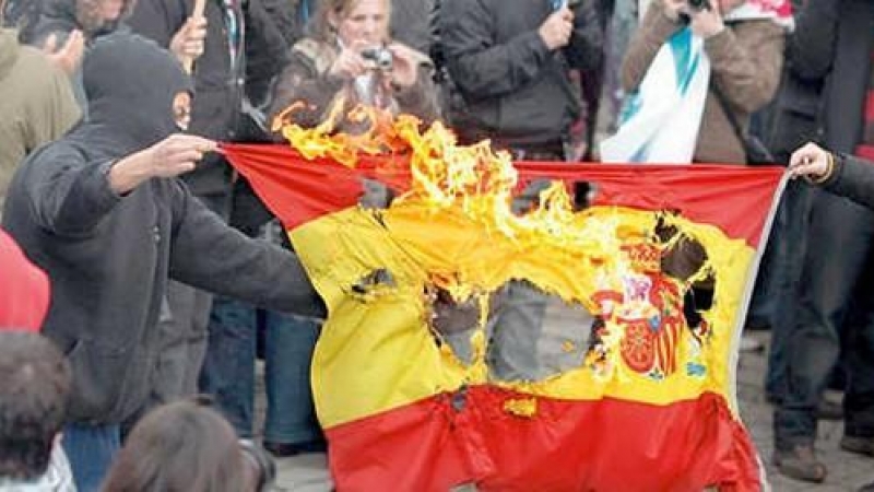 Imagen de archivo de una quema de bandera en Catalunya