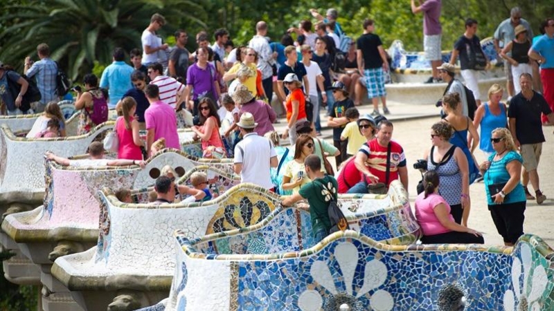 Turistes al Parc Güell de Barcelona, en una imatge d'arxiu | Europa Press.