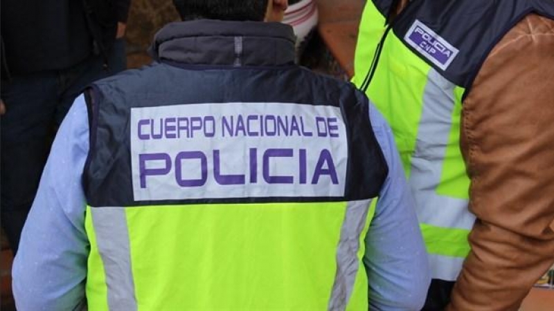 Un agente de policía en Valencia. JEFATURA SUPERIOR POLICÍA COMUNITAT VALENCIANA