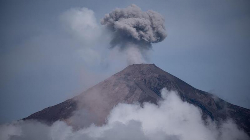 El volcán de Fuego, en Guatemala, entra en erupción | Público