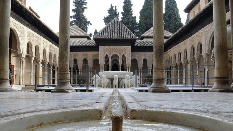 El Patio de los Leones de la Alhambra de Granada. EFE