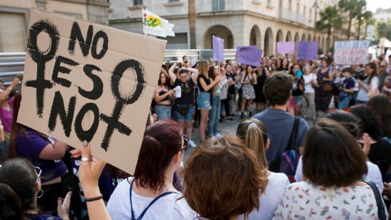 Manifestación en Huelva en protesta por la puesta en libertad bajo fianza de los cinco miembros de 'La Manada'.  EFE/Julián Pérez/Archivo