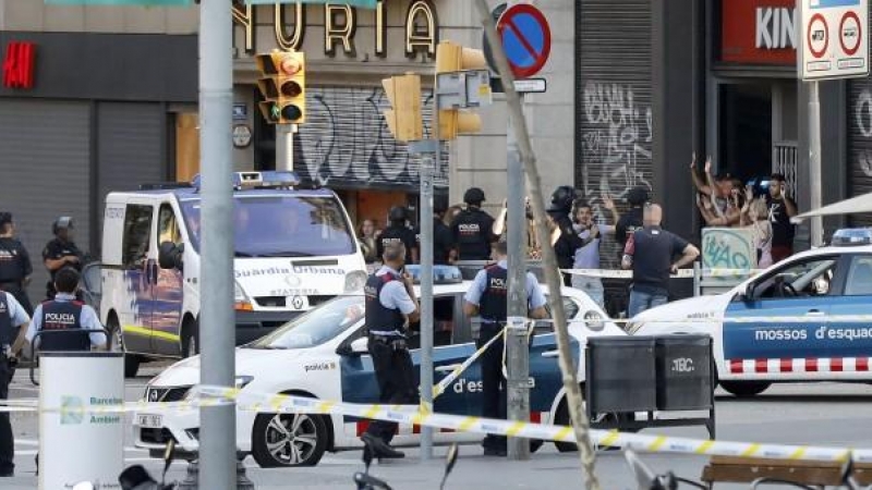 Despliegue policial en el lugar del atentado en las Ramblas de Barcelona, el 17 de agosto del 2017 EFE / Andreu Dalmau