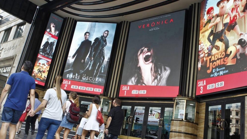 Cartelera de los cines Capitol en Madrid. EFE/Archivo