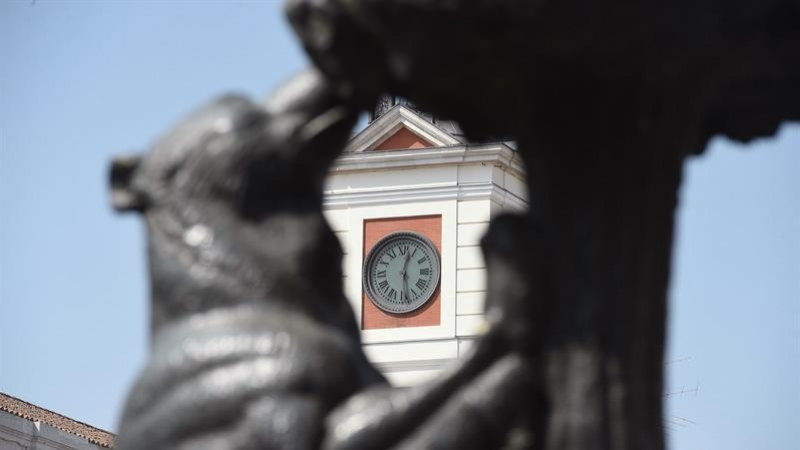 Fotografía del reloj Puerta del Sol (Madrid). La Comisión Europea(CE) propondrá poner fin al cambio al horario de invierno en la UE tras analizar los resultados de una consulta pública en la que 'millones' de ciudadanos pidieron mantener el horario de ver