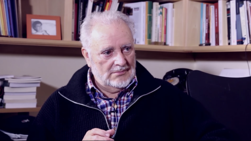 Fotograma de la entrevista de Silvio a Julio Anguita, en Cultura x el cambio.