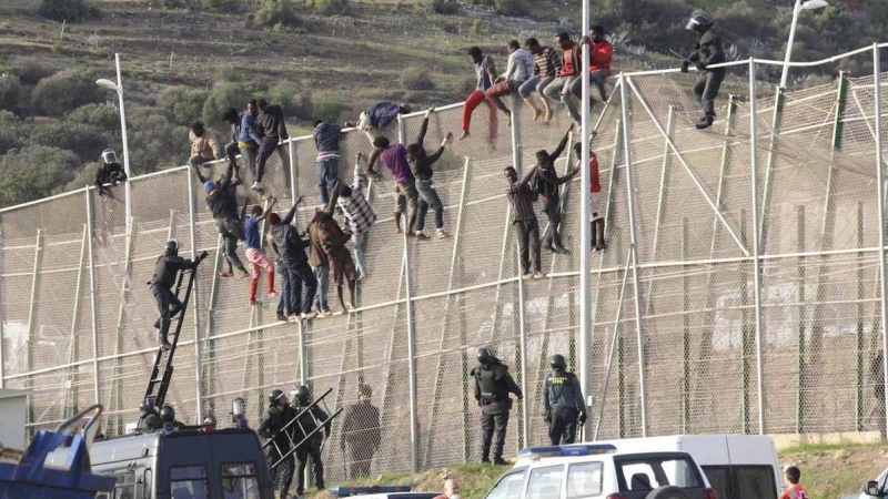 Foto de archivo. Imagen de la valla de Melilla./EFE