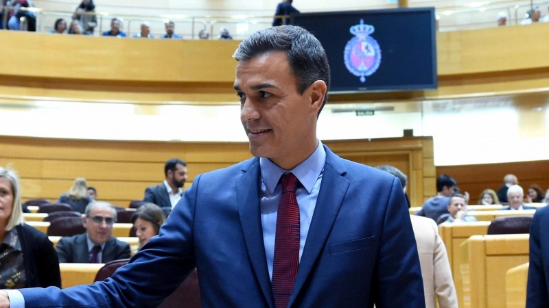El presidente del Gobierno, Pedro Sánchez, a su llegada a la sesión de control en el pleno del Senado. EFE/ Fernando Villar