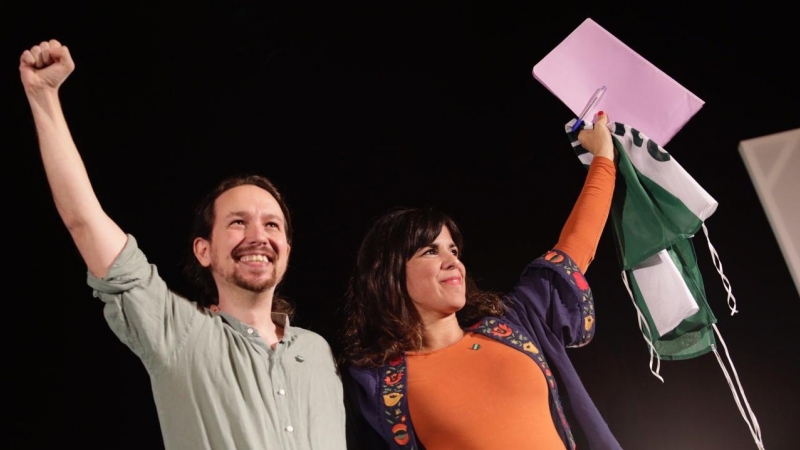 Pablo Iglesias y Teresa Rodríguez, por José Camó.