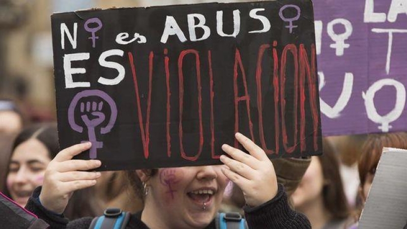 Una pancarta con el lema: 'No es abuso, es violación'. EFE/Archivo